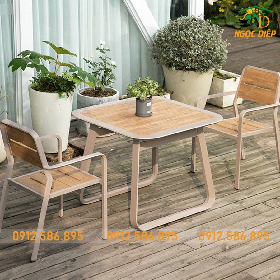 Bàn ghế nhựa kết hợp với gỗ cho quán cà phê