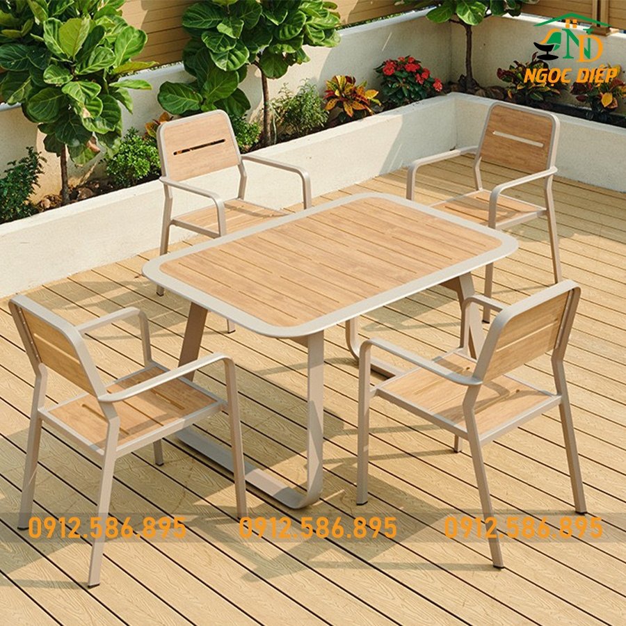 Bàn ghế sân vườn nhựa gỗ giá thành phải chăng