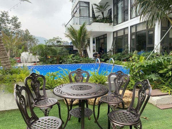 Giao hàng &lắp đặt bộ bàn ghế ngoài trời tại Hồ Đại Lải- Vĩnh Phúc