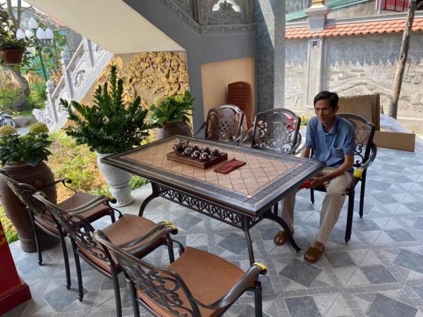 Lắp đặt bộ bàn ghế mặt đá tại Hải Dương