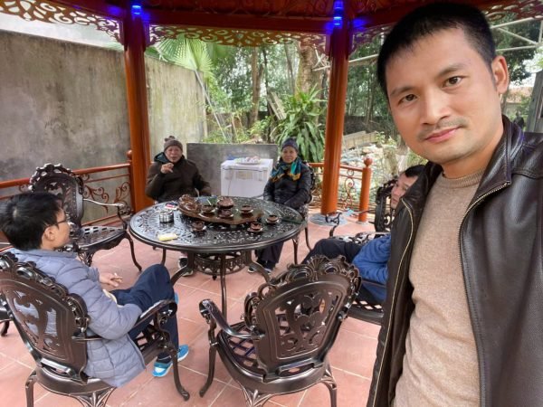 Lắp đặt bộ bàn ghế nhôm đúc cho khách hàng tại Lập Thạch- Vĩnh Phúc